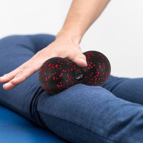 Масажний м'яч подвійний PowerPlay PP-4352 Epp foam peanut ball (d8*16cm.) Чорно/ червоний D-000826 фото